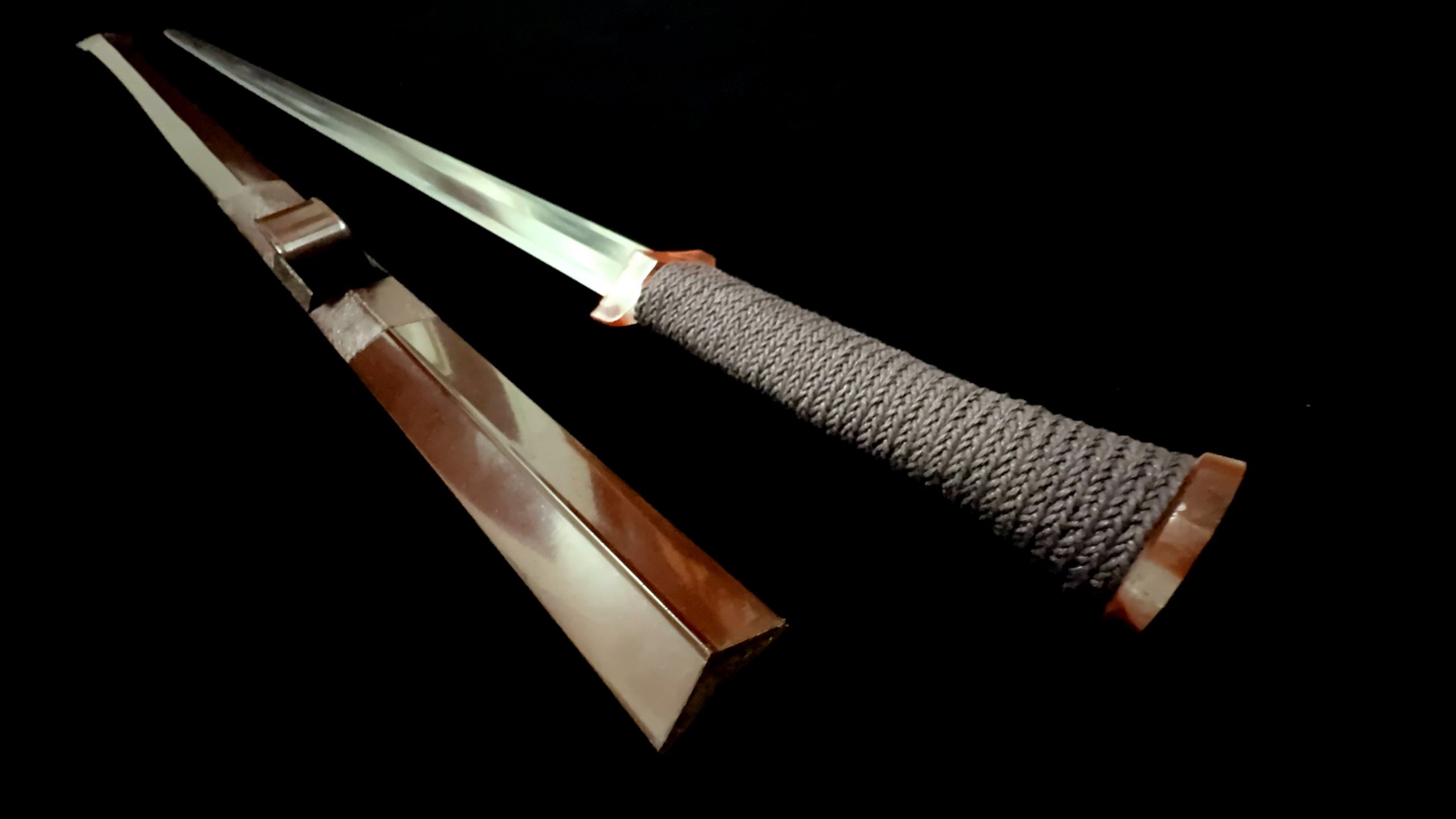 玛瑙具血膘鞘剑