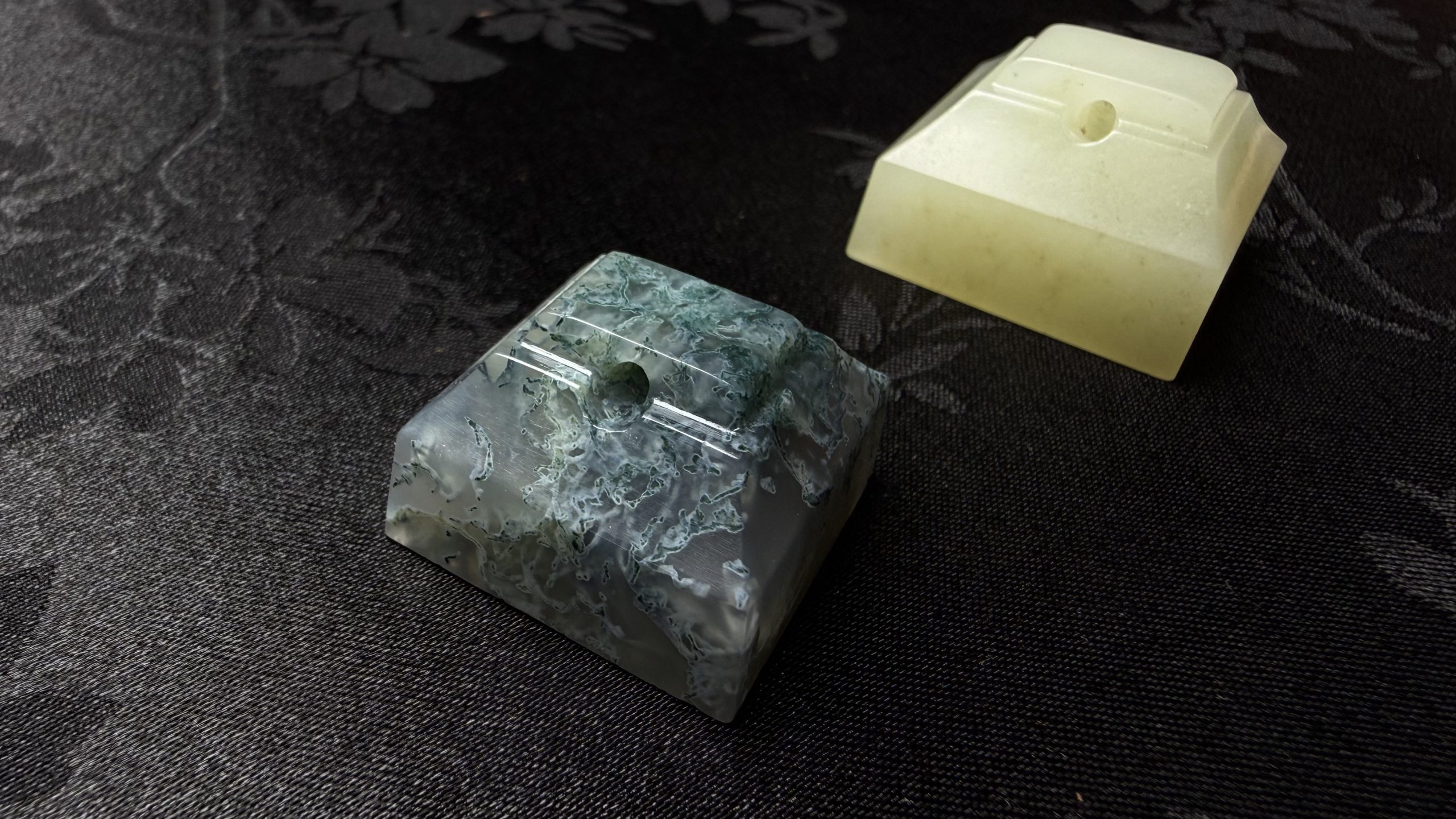 汉覆斗印两枚